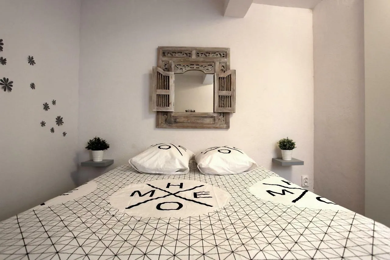 Gregbnb - T2 Ancien Et Moderne - Parking Inclus - 15Min Gare Tulon Apartament